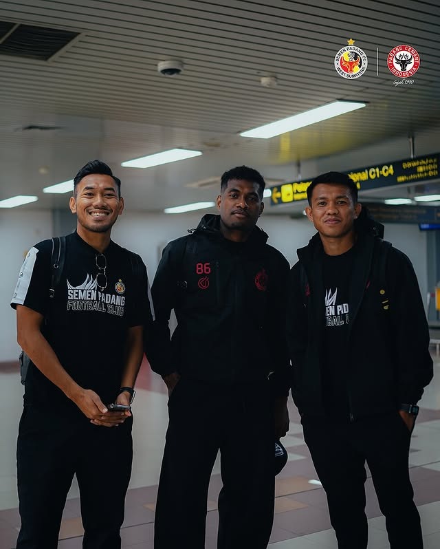 Pemain Semen Padang FC Menuju Malang (Foto: Semen Padang FC)